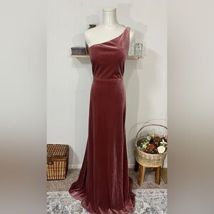 Cybill by Jenny Yoo in Cinnamon Rose Stretch Velvet | Elegant One-Shoulder Gown